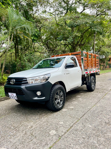 Toyota Hilux 2.4 HILUX 2.4 DIESEL ESTACAS 4x4 FULL EQUIPO
