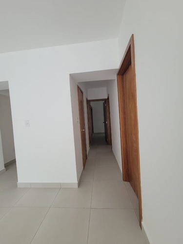 Imagen 7 de 22 de Apartamento De 3 Habitaciones En Alquiler