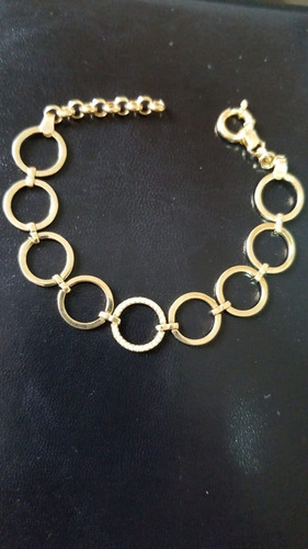  Pulseira  Com Diamantes Em Uma Argola Ouro Amarelo 18k