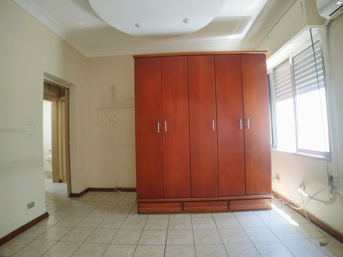 Imagem 10 de 21 de Apartamento 4 Dormitórios R$ 520 Mil - 1 Suite - Próximo A Praia - Praia Das Pitangueiras - Guarujá - - Ap04859 - 34782458