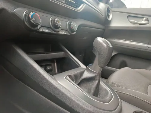 Kia Forte 2.0 LX 4 p Mt
