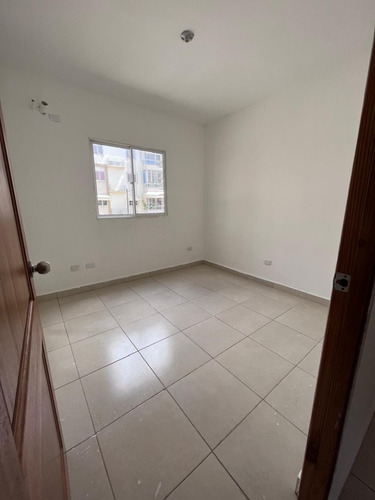 Alquiler De Apartamento En La Autopista De San Isidro 4to Piso Con Terraza.