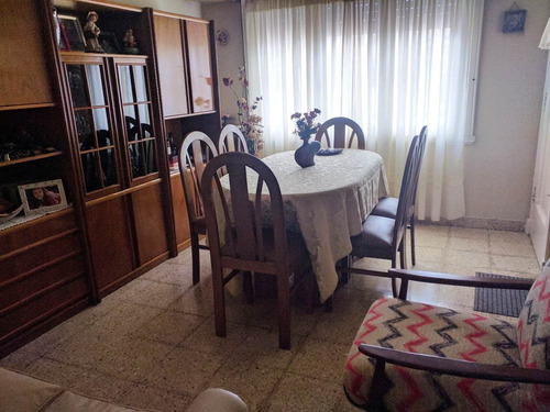 Imagen 2 de 10 de Chalet 3 Ambientes Con Patio Y Garage En Neuquen Y 11 De Septiembre