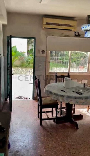 Casa De 5 Ambientes Con Quincho, Balcón, Jardín Y Terraza. Espacio Y Comodidad En Boedo.