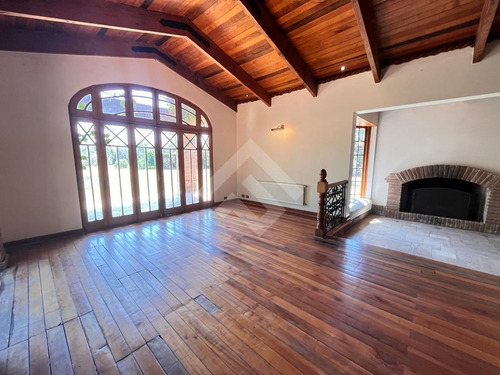 Casa En Venta De 4 Dorm. En Colina