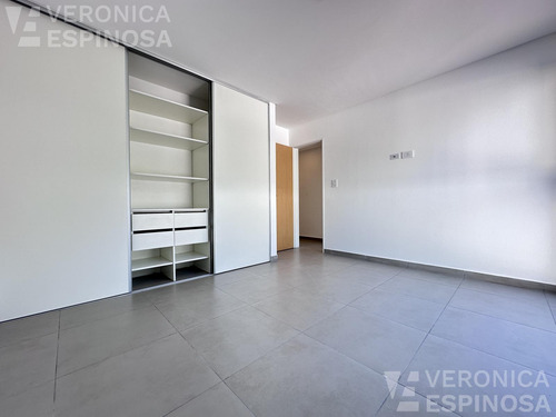 Departamento De Dos Ambientes En Alquiler, Moron Sur.
