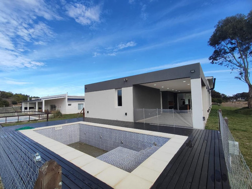 Casa En Venta - 4 Dormitorios 5 Baños - Cocheras - 990mts2 - Costa Esmeralda