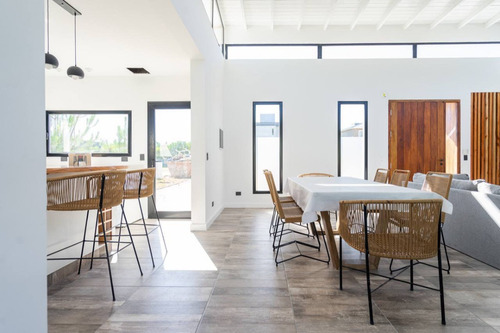 Alquilo Casa En Pinamar Con Pileta. Para 6/7 Personas