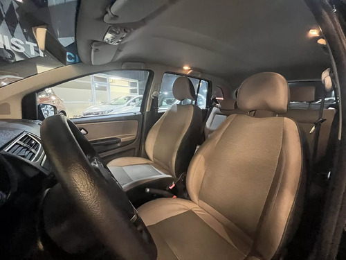 Volkswagen Suran 1.6 Trendline 11b