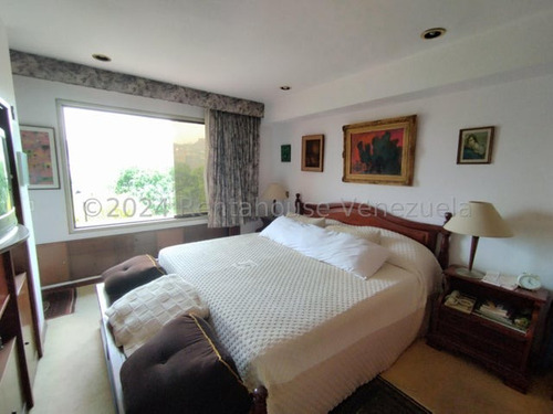 Apartamento En Venta. Urb. Colinas De Valle Arriba.
