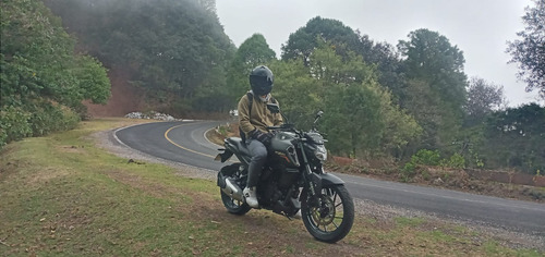 Bonita Yamaha Fz 3.0 Full Injection 2022 Color Negro Mate