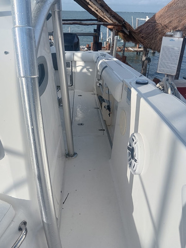 Boston Whaler Outrage 270