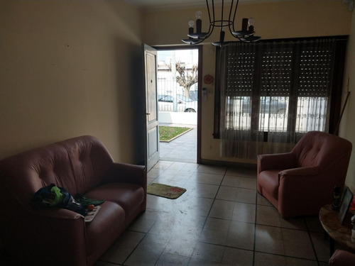Imagen 9 de 27 de Venta Casa 2 Dormitorios, Garage Y Patio En Tolosa 530 Y 117