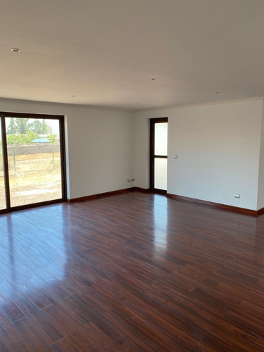 Casa Recién Construida En Condominio