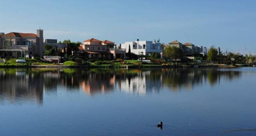 Imagen 1 de 5 de Lote Al Lago En Venta En Santa Barbara