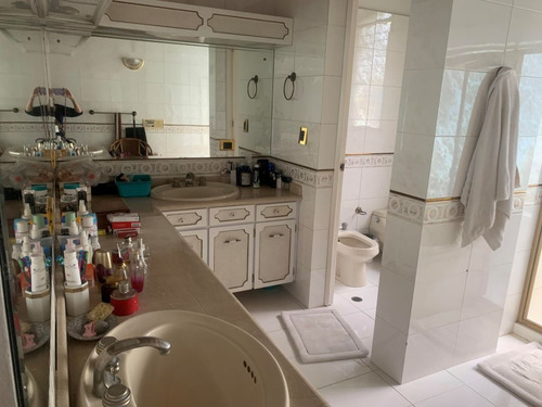 Oportunidad De Invertir En Esta Clásica Casa En Venta La Lagunita Country Club Mls-25-309 Mv