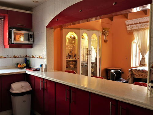 Casa En Venta De 4d 3b, En La Calera. Región De Valparaíso.