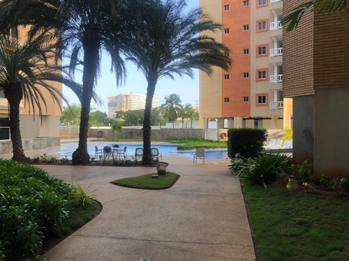 Luminoso Apartamento En Venta, Sector Costa Azul Ic-00539