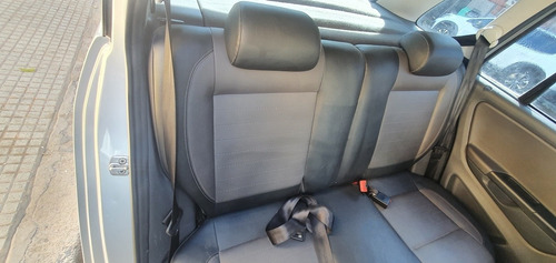 Imagen 7 de 10 de Volkswagen Suran 2014 1.6 Highline 101cv Cuero