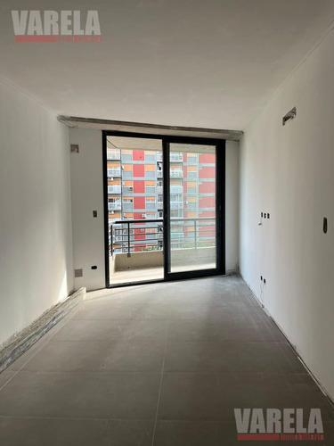 Lezica 4483 P4°: 2 Amb. Fte. C/ Balcón. T56m². Amenities.