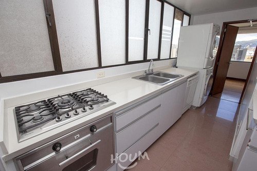 Apartamento En Chapinero Alto. 2 Habitaciones, 103.0 M²