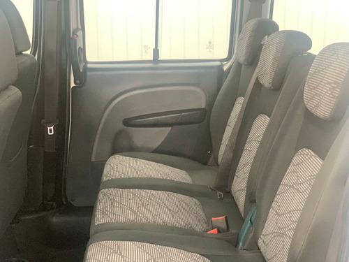 Imagem 13 de 15 de Fiat Doblo Essence 1.8 Flex