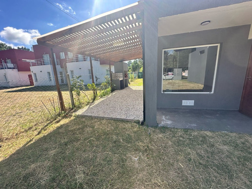 Moderna Casa A Estrenar Con Jardín Al Frente En Planta Baja