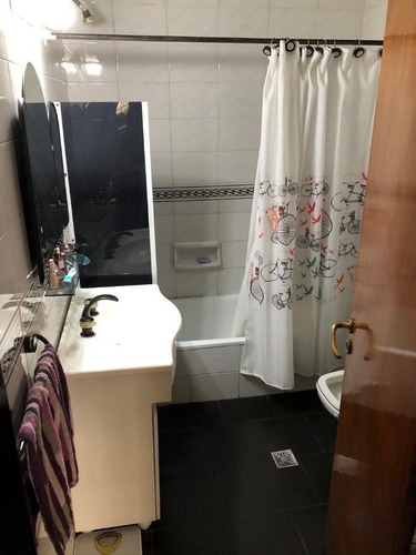 Imagen 8 de 30 de Vivienda Multifamiliar-casa 3 Amb + Dpto 4 Amb-cocheras - Fondo Libre C/ Piscina