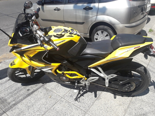 Bajaj Rouser Rs 200-2018 14000 Km Imp Est $410000 T/auto Mot