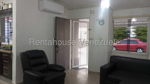 Maribel Morillo Asesor Inmobiliario De Rentahouse Vende Bella Casa; Situada En Esquina; Conjunto Privado Villa De Yara; Lara