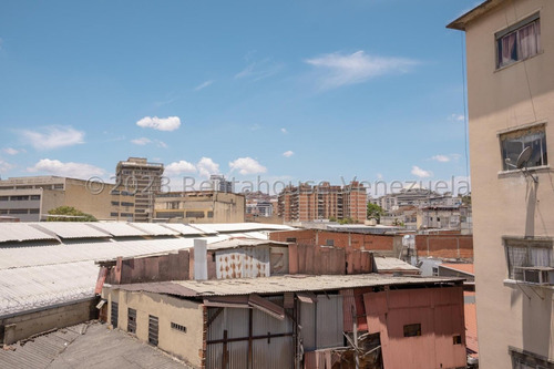Edificio En Venta Oportunidad, Urb. Los Rosales