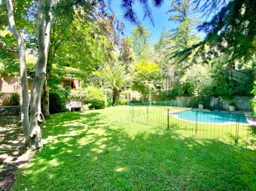 Casa En Venta De 5 Dorm. Lomas De La Dehesa!! Oportunidad!!