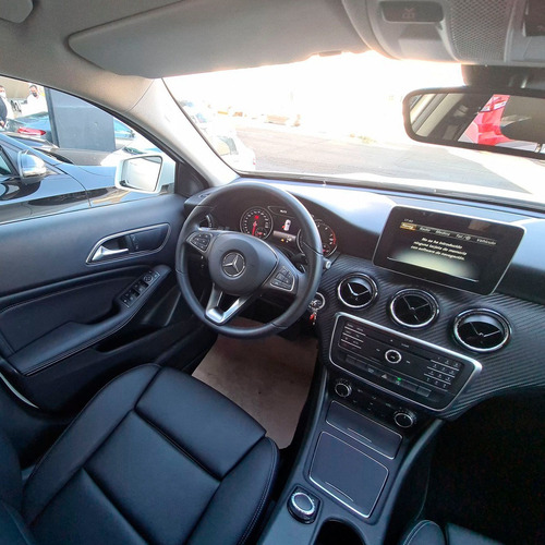 Imagen 16 de 22 de Mercedes Benz Gla 200 Sport 2020 Blanco Polar