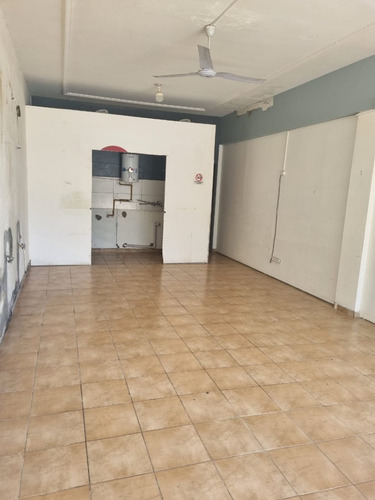 Local Comercial En Barrio Santa Rita