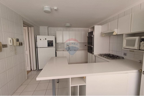 Amplios Espacios Para Remodelar !!!