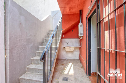 Imagen 17 de 30 de Depósito Y Casa De 3 Ambientes Con Patio Terraza Y Cochera Varios Autos