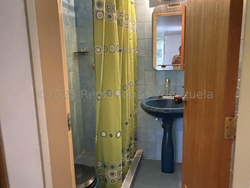 Magnífico Apartamento En Alquiler La Carlota Full Amoblado, Con Excelente Distribución, Amplio Y Luminoso Consta De 141 Mts2, Vi Mls #24-11566