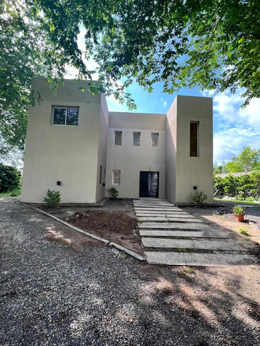 Casa En Venta - 3 Dormitorios 4 Baños - Cochera - 883mts2 - Pilar