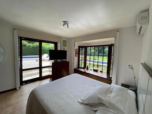 Alquiler Anual (12 Meses) Hermosa Casa En Lugano,4 Dormitorios Y Piscina,gran Parque!!