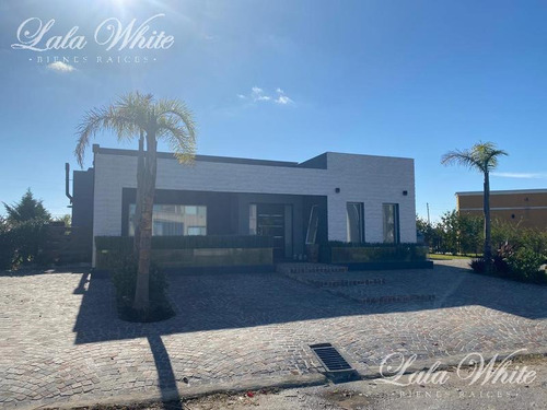Imagen 2 de 30 de Venta - Hermosa Casa En Santa Rita - Canning - Acepta Permuta