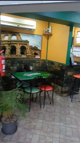 Venta Fondo De Comercio Pizzeria Con Terraza En Los Chaguaramos.  Inf. Ma. Fda.
