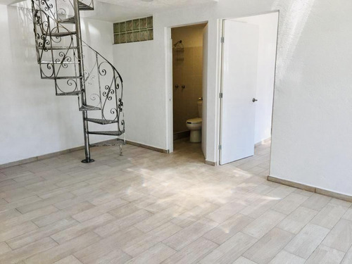 Casa De Un Nivel Con 3 Recámaras, Alberca Y Y Bungalow En Teopanzolco