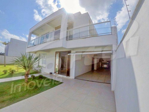 Excelente Casa De Alto Padrão Com 3 Quartos, Sendo 1 Suíte E 2 Demi-suítes, No Centro De Balneário Piçarras/sc (cód. 6965) - 3576965v