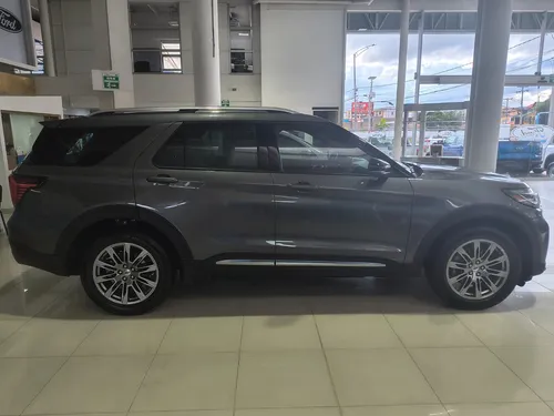 Ford Explorer Platinum 2025