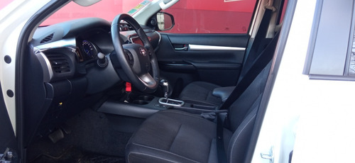 Imagen 4 de 12 de Toyota Hilux 2.8 Cd Srv 4x4 A/t