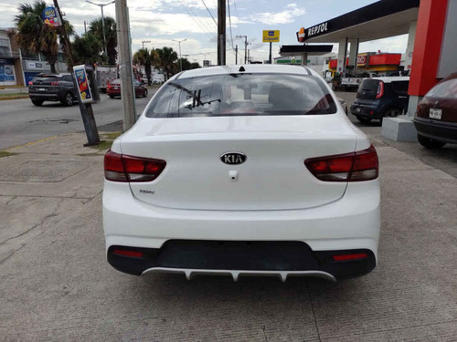 Imagen 4 de 15 de Kia Kia Rio Sedan 2018 4p Lx, Tm6, Ve, Ra-15