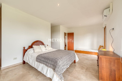 Casa En Venta 5 Dormitorios Cancha De Tenis Y Sauna En Loma Escondida