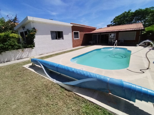 369-359 - Casa Para 11 Personas Con Piscina Climatizada En Piriápolis