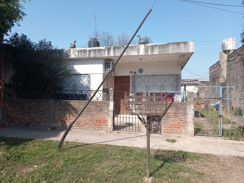Casa  En Venta En Berazategui,  G.b.a. Zona Sur