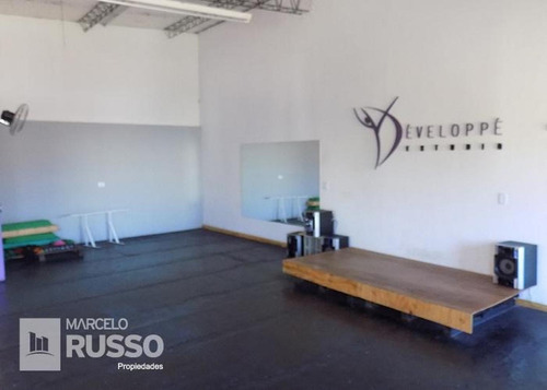 Imagen 18 de 25 de Casa + Depto., Local & Salón En Block